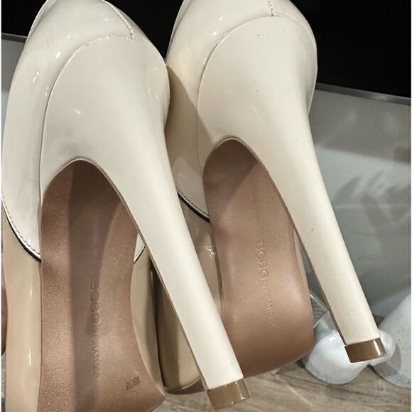 BCBGenerations “BG-PAEYTON" Women’s Platform Pumps in the Size 8 - Picture 12 of 14